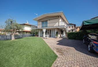 La Casetta Appartaments has Balcony rooms