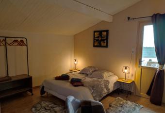    2040 Chambre Marmotte allows 18 year olds to book a room