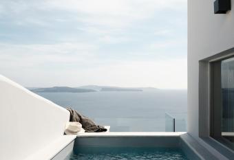 Hom Santorini allows 18 year olds to book a room