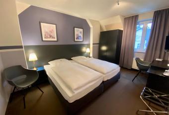 Hotel Kaiserswerth allows 18 year olds to book a room