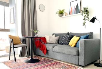 One bedroom lux sea view Paradise allows 18 year olds to book a room