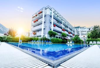 Ambassador Suite Hotel has Balcony rooms