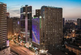 Holiday Inn Express Chengdu West Gate, an IHG Hotel has Balcony rooms