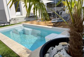 Le sauvage has Balcony rooms