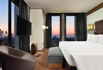 Milano Verticale | UNA Esperienze has rooms with a private hot tub