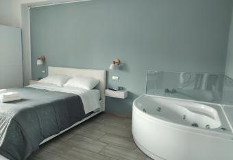 Zaro Suites B&B has Balcony rooms