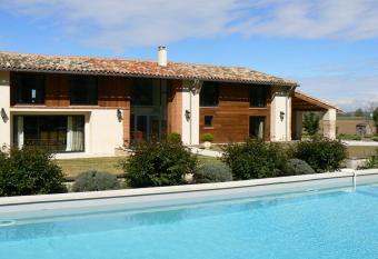 Chambres d h  tes La Masqui  re allows 18 year olds to book a room