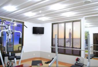 Paulista Wall Street Flat 10 has rooms with a private hot tub