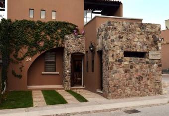 CASA DE LA ESQUINA : LUJO Y COMODIDAD GARANTIZADOS allows 18 year olds to book a room