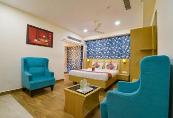 HOTEL RAINTR33 has Balcony rooms