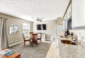 Fall Creek Resort Oasis has Balcony rooms