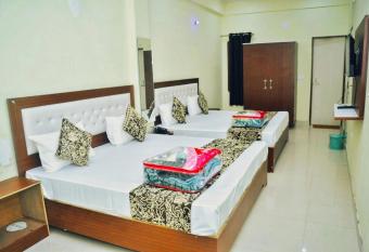 Awesome Home Stay has Smoking/Balcony rooms