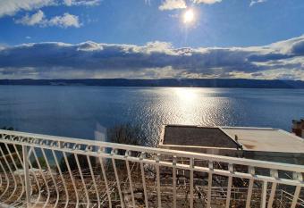 205 Mata has Balcony rooms