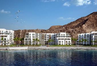 The Address Apartment Fujairah has rooms with a private hot tub