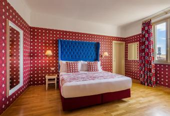 Room Mate Luca has Balcony rooms