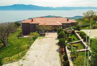 Casa Galini Hotel allows 18 year olds to book a room