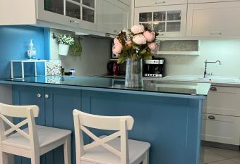 Sea Side Welcome Apartments allows 18 year olds to book a room