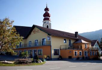 Kirchenwirt Irrsdorf Familie Schinwald has Balcony rooms