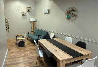 Appartement cosy parking id  al JO 2024 has Balcony rooms