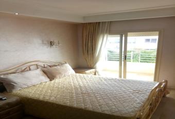 Familly apartment allows 18 year olds to book a room