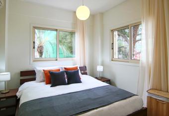 Phaedrus Living City View Luxury Iras Flat 102 allows 18 year olds to book a room