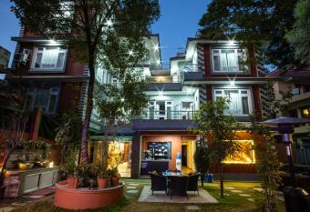 Hotel BnB Mhepi allows 18 year olds to book a room