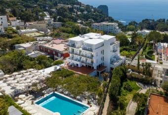 Hotel Syrene has Balcony rooms