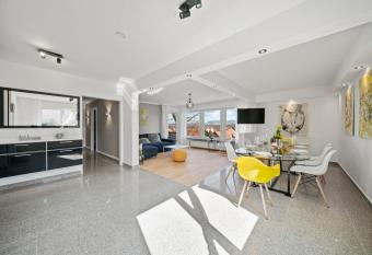 Ferienhaus Apfelbl  te by Heinke Wohnraum has Balcony rooms