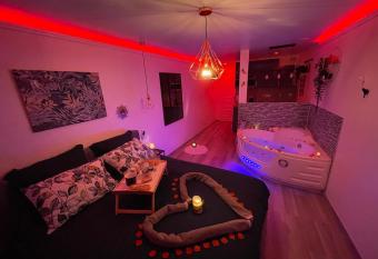 Bulle d Amour has Balcony rooms