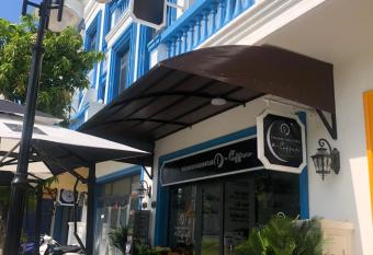 Li  n   s Mini Hotel allows 18 year olds to book a room