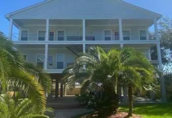 Family Friendly Cozy Home Perfect for Working Pros -F- has Balcony rooms