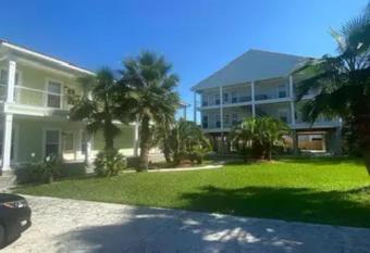 Comfortable 3 King Beds Office Desk TV Parking W D -C- has Balcony rooms