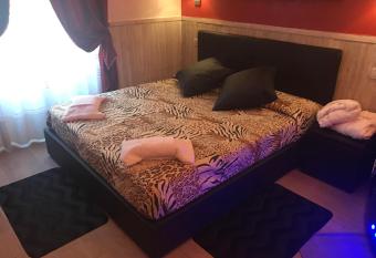 Hotel Pyramid allows 18 year olds to book a room