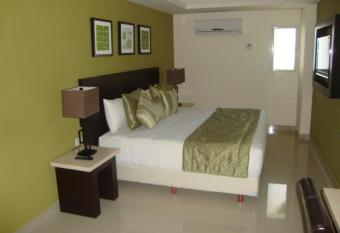 Hotel Maria Elena allows 18 year olds to book a room