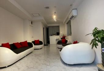 HotelHarmony                                  has Smoking rooms