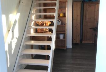 M  blerad l  genhet allows 18 year olds to book a room