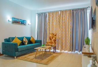 LUXE, ELEGANT 1BR IN KILIMANI STRONG WIFI With pool allows 18 year olds to book a room