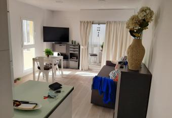 Arroyo mar & monta  a cozy place allows 18 year olds to book a room