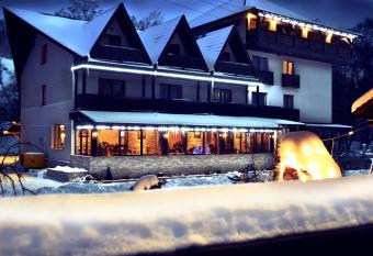 Hanul Simon Pensiune & Restaurant has Balcony rooms