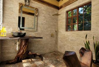 Ecoscape Jamaica - Cottages by the river has Balcony rooms