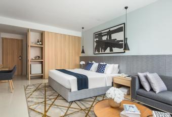 Altos Hotel allows 18 year olds to book a room