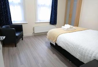 Mill View Apartment - Self contained one bed apartment allows 18 year olds to book a room