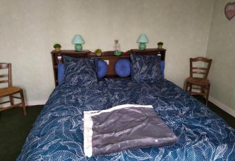 Chambre d h  te de la paix has Balcony rooms