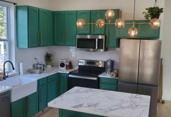 Clifton Gardens has Balcony rooms