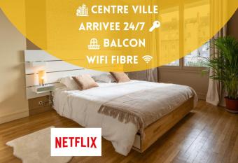 Tours Centre - Proche Gare - Parking V  lo - Balcon - Arriv  e autonome has Balcony rooms