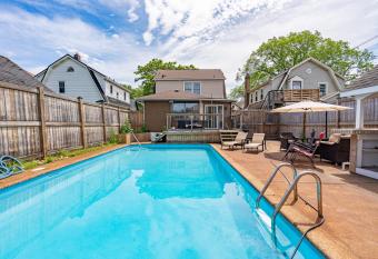 Vacation house has Balcony rooms