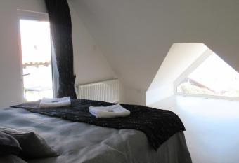 Winery Hotel Boutique has rooms with a private hot tub