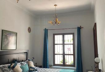 Indian Palace Hotel Boutique Spa & Restaurante has rooms with a private hot tub