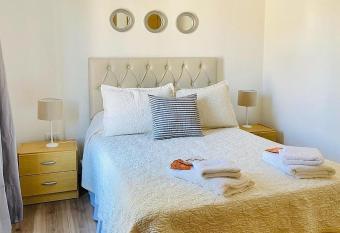 Depto 1 San Jorge allows 18 year olds to book a room