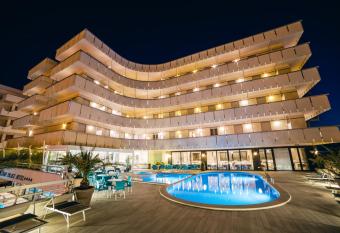 Waldorf Palace Hotel has Balcony rooms